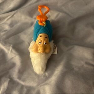 Vtg Disney Snow White Seven Dwarfs Dwarves Sleepy Keychain Clip Pull Charm 2001